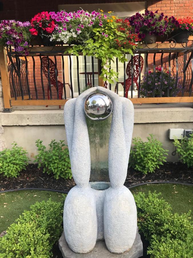 Ottawa Downtown Executive Apartment Retreat With Private Balcony Near Bank Street - Sleep Max 2 외부 사진