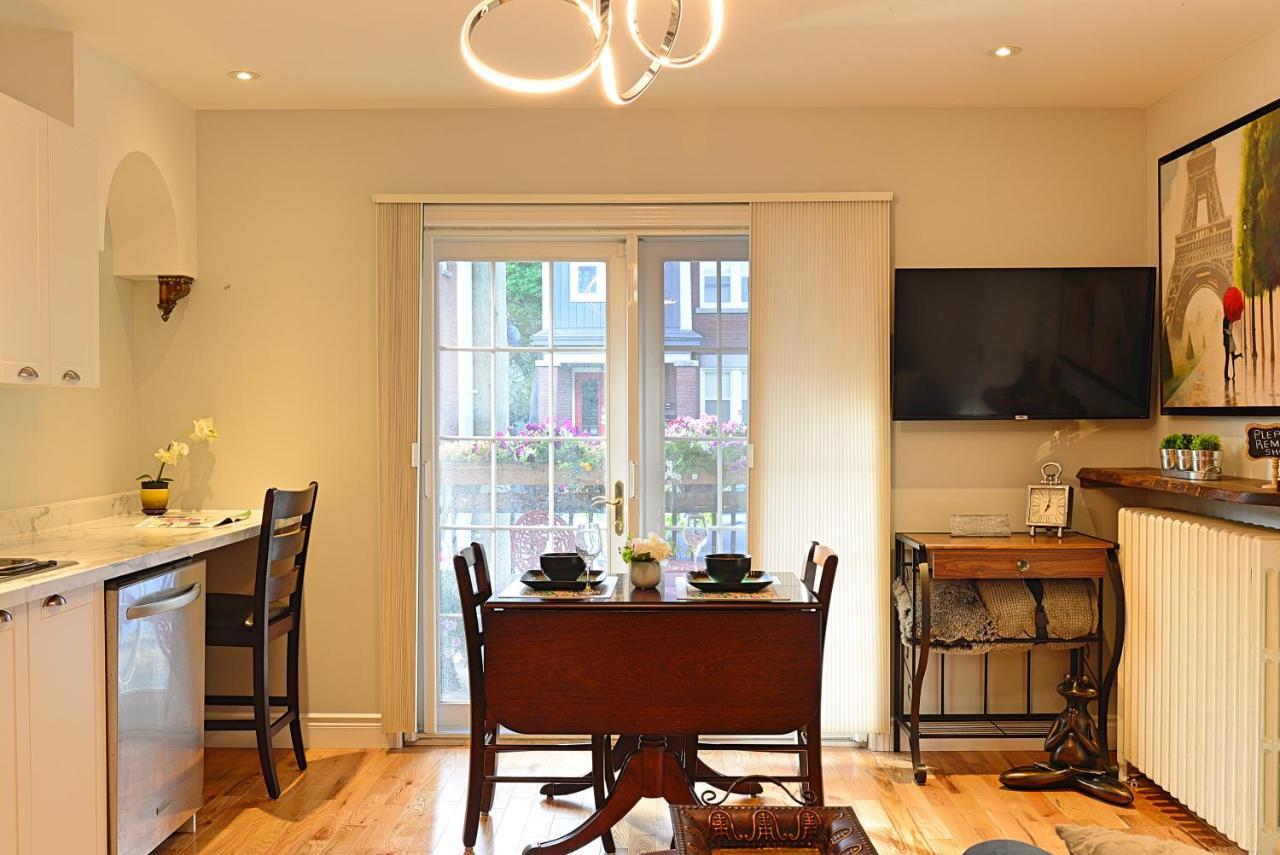 Ottawa Downtown Executive Apartment Retreat With Private Balcony Near Bank Street - Sleep Max 2 외부 사진