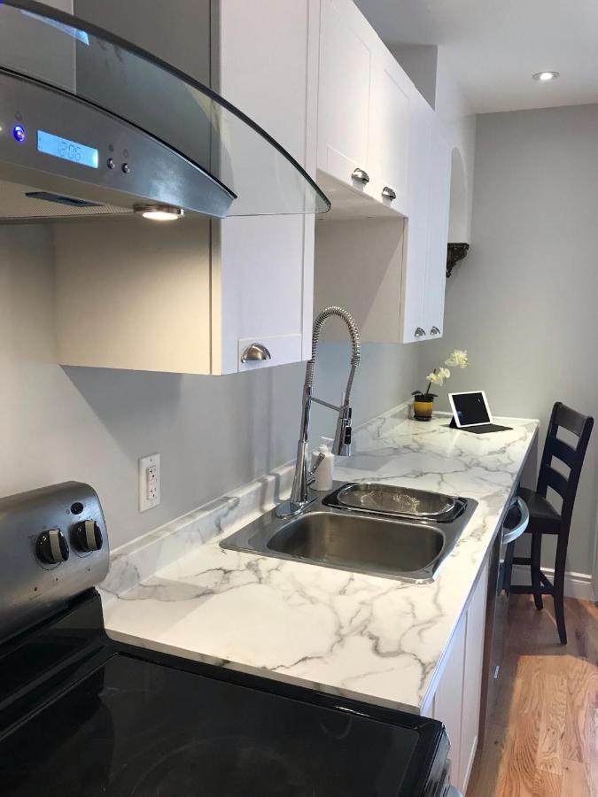 Ottawa Downtown Executive Apartment Retreat With Private Balcony Near Bank Street - Sleep Max 2 외부 사진